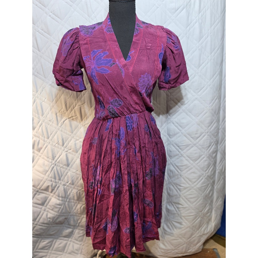 Albert Nipon Vintage 100% Silk Floral Jacquard Midi Dress Magenta Size 4
READ